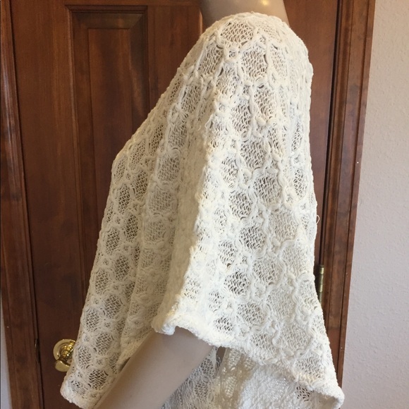 ❌SOLD!❌ Forever 21 Boho Lacey Crochet Ivory Cropped Poncho Sweater S Festival - Picture 4 of 8